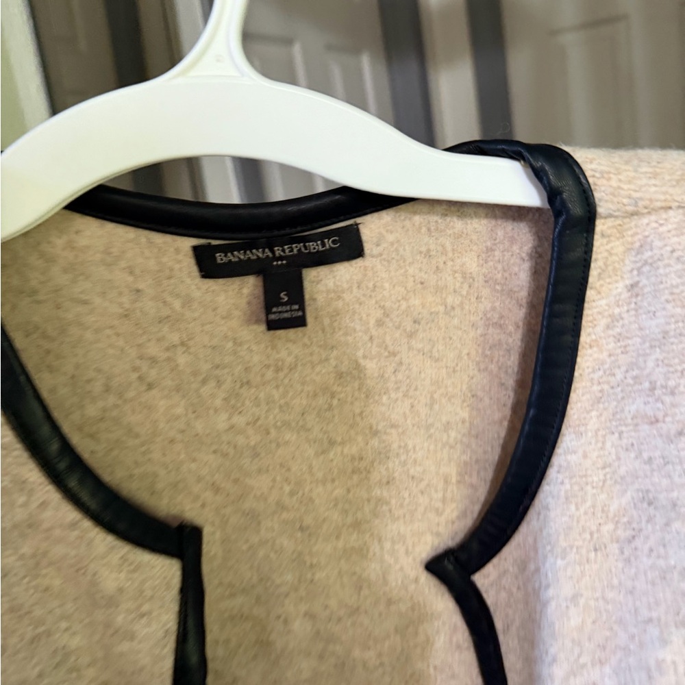 Banana Republic Light Tan Sweater with Dark Trim